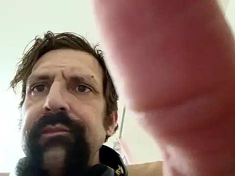 Johndis805 online show from October 31, 1:56 pm