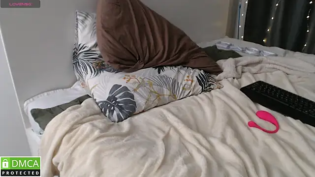 crystalyss online show from February 7, 3:01 am