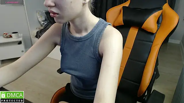 crystalyss online show from February 17, 11:42 pm