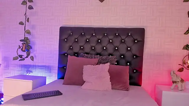 Hannah Jonhson online show from February 4, 3:26 pm