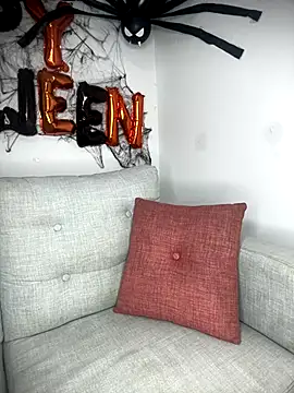 Snapshot of MeganCrow chatting on October 27, 10:03 pm MeganCrow online show from October 27, 10:03 pm