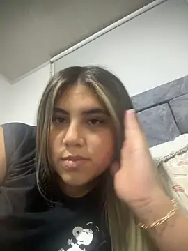 Snapshot of MeganCrow chatting on November 18, 12:05 am MeganCrow online show from November 18, 12:05 am