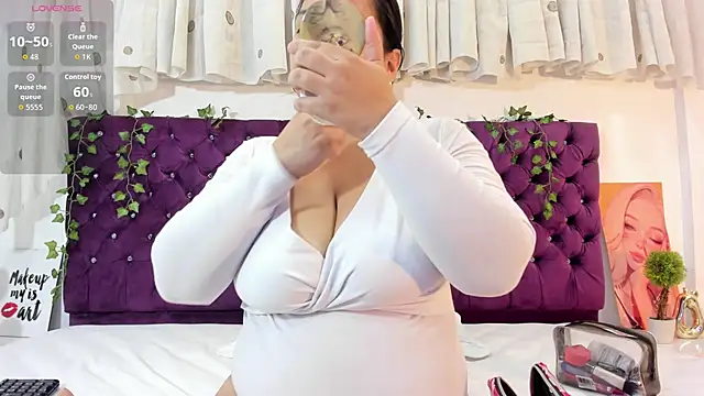 Snapshot of AmmyPike1 chatting on March 8, 2:32 pm AmmyPike1 online show from March 8, 2:32 pm