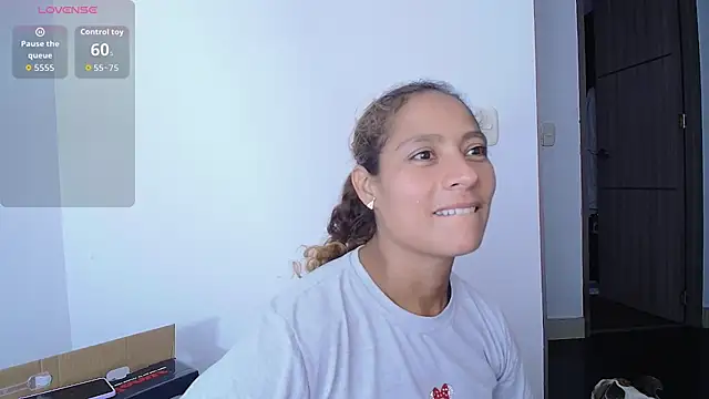 Snapshot of Zoedaniels chatting on October 24, 2:08 am Zoedaniels online show from October 24, 2:08 am