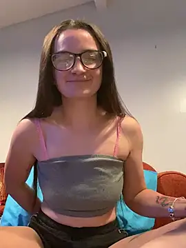 thequeenkendall2025 online show from February 13, 10:23 am