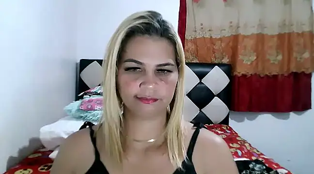 Patricia105 online show from February 8, 2:15 am