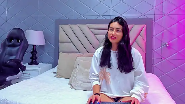 VioletRousse  online show from September 18, 2:52 pm