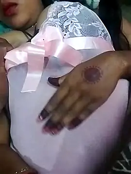 Snapshot of Simrandeshipp chatting on January 29, 4:19 pm Simrandeshipp online show from January 29, 4:19 pm