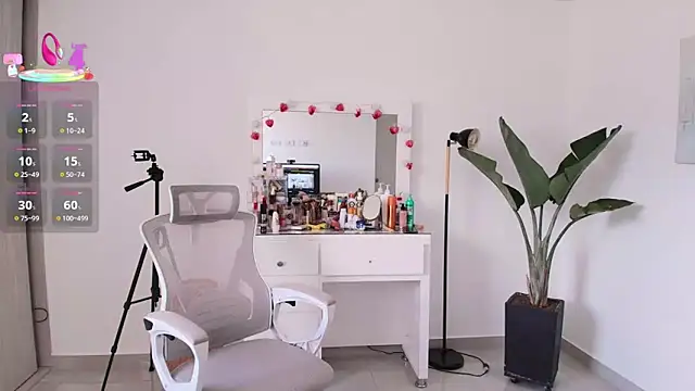 LairaScott online show from March 11, 9:43 pm