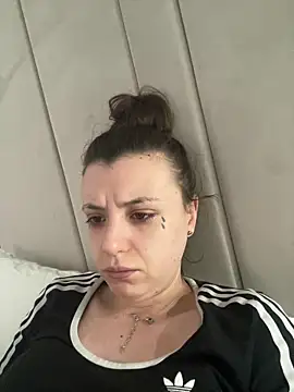 bunnythetailor online show from May 20, 6:41 am