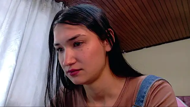 Snapshot of Sofii_cutee chatting on December 17, 12:33 pm Sofii cutee online show from December 17, 12:33 pm