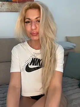 Snapshot of BabyBell69 chatting on March 6, 3:35 pm BabyBell69 online show from March 6, 3:35 pm