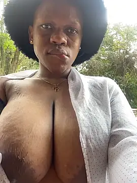 Boneca25 online show from February 7, 1:01 pm