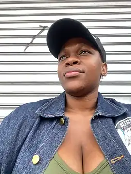 Boneca25 online show from February 13, 12:43 pm