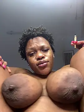 Snapshot of Boneca25 chatting on April 1, 1:41 pm Boneca25 online show from April 1, 1:41 pm