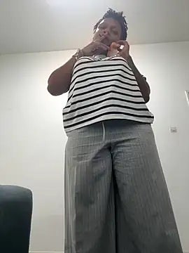 Snapshot of Boneca25 chatting on April 12, 5:51 pm Boneca25 online show from April 12, 5:51 pm