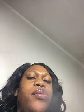 Snapshot of Boneca25 chatting on April 25, 8:28 pm Boneca25 online show from April 25, 8:28 pm