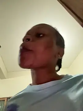 Snapshot of Boneca25 chatting on May 11, 4:26 pm Boneca25 online show from May 11, 4:26 pm