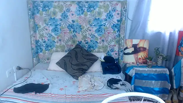 Snapshot of Sweeetnaughty chatting on March 6, 2:57 pm Sweeetnaughty online show from March 6, 2:57 pm