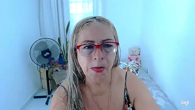 Snapshot of Sweeetnaughty chatting on May 23, 1:04 pm Sweeetnaughty online show from May 23, 1:04 pm