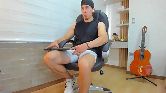 Snapshot of Tombarden chatting on November 25, 8:20 pm Tombarden online show from November 25, 8:20 pm