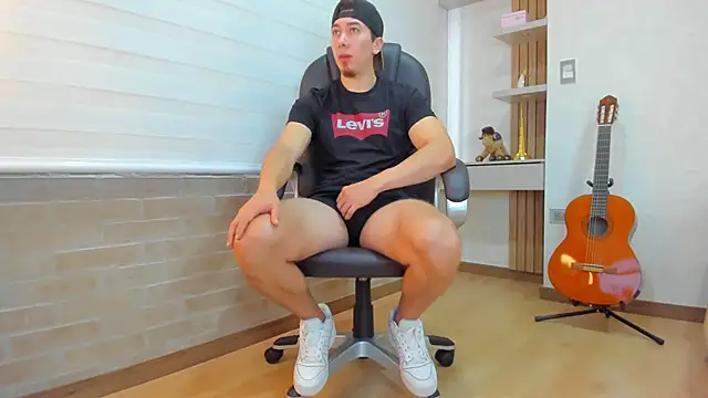 Snapshot of Tombarden chatting on November 27, 7:16 pm Tombarden online show from November 27, 7:16 pm