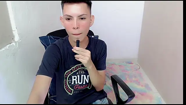 Snapshot of Alexxx_lov chatting on March 20, 6:53 pm Alexxx lov online show from March 20, 6:53 pm