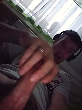 Snapshot of Schkodnik chatting on June 3, 3:31 am Schkodnik online show from June 3, 3:31 am