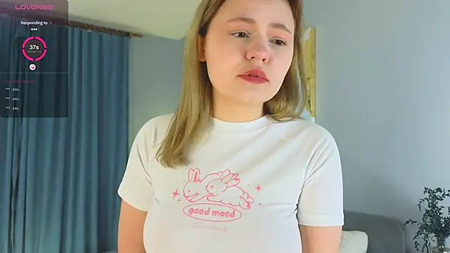 Snapshot of DownyClouds chatting on February 11, 11:21 am DownyClouds online show from February 11, 11:21 am