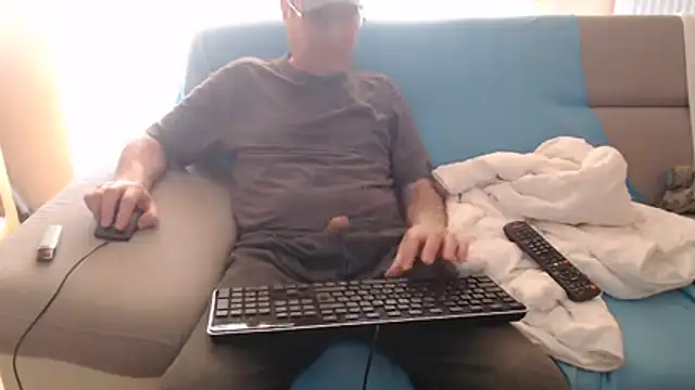 Snapshot of joachimheiss chatting on March 3, 10:54 am joachimheiss online show from March 3, 10:54 am