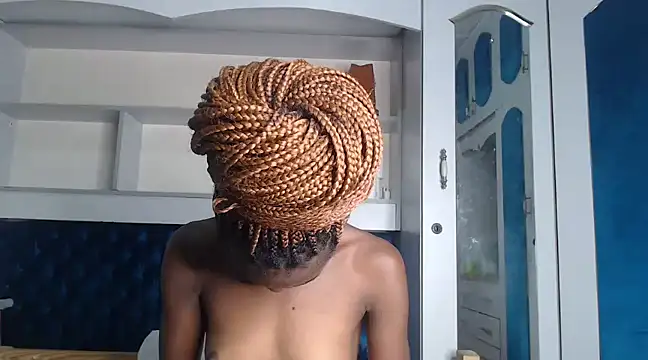 Snapshot of YoungDiva69 chatting on January 31, 1:33 am YoungDiva69 online show from January 31, 1:33 am