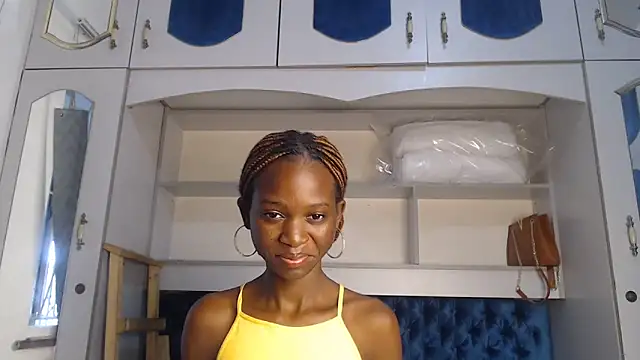 Snapshot of YoungDiva69 chatting on February 6, 7:24 am YoungDiva69 online show from February 6, 7:24 am