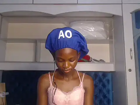 Snapshot of YoungDiva69 chatting on February 19, 12:33 pm YoungDiva69 online show from February 19, 12:33 pm