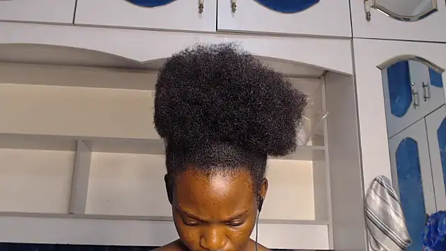 Snapshot of YoungDiva69 chatting on February 22, 9:04 pm YoungDiva69 online show from February 22, 9:04 pm