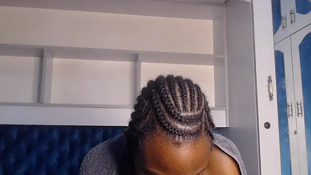 Snapshot of YoungDiva69 chatting on February 27, 4:52 am YoungDiva69 online show from February 27, 4:52 am