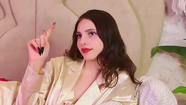 GIGI DAV online show from February 14, 2:44 pm