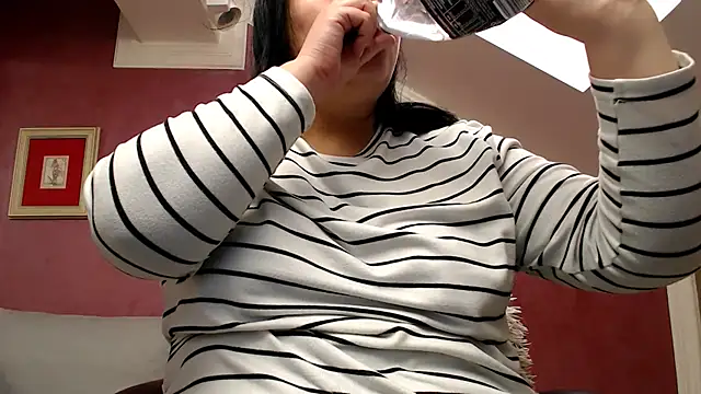 Snapshot of Wetandnaughtyxx chatting on March 12, 8:20 am Wetandnaughtyxx online show from March 12, 8:20 am