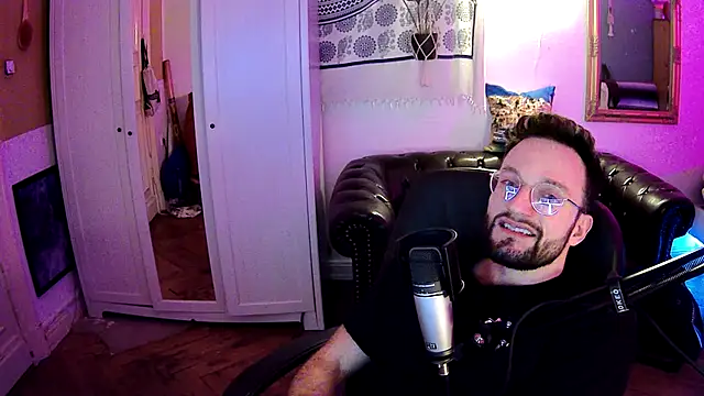 Snapshot of Kleinerabstecher chatting on February 24, 7:41 pm Kleinerabstecher online show from February 24, 7:41 pm