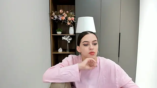 WhitneyCruise online show from February 3, 5:40 am