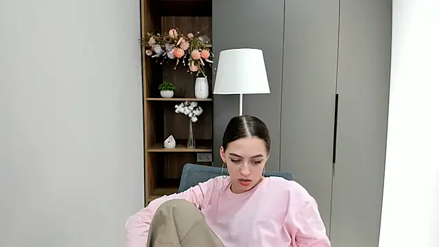 WhitneyCruise online show from February 3, 9:30 am