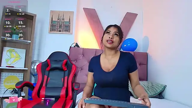 Snapshot of CamiilaReyes chatting on June 1, 12:51 pm CamiilaReyes online show from June 1, 12:51 pm