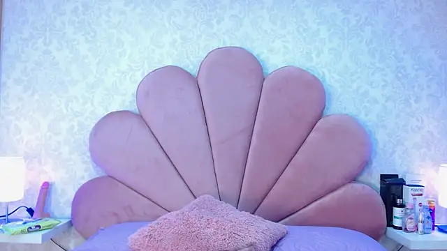 ElhaThomson online show from November 10, 9:36 pm