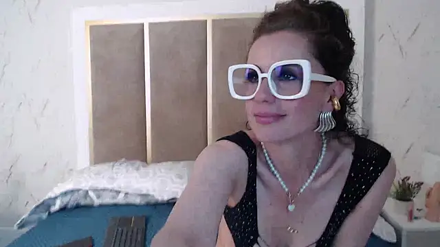 IsabelaWoods online show from February 5, 9:40 pm