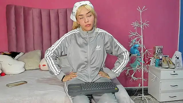 asami kimi online show from February 15, 1:10 am