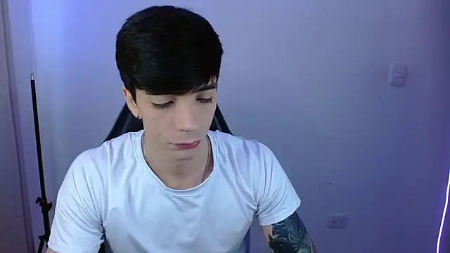 H3ll B0I online show from February 16, 3:52 pm