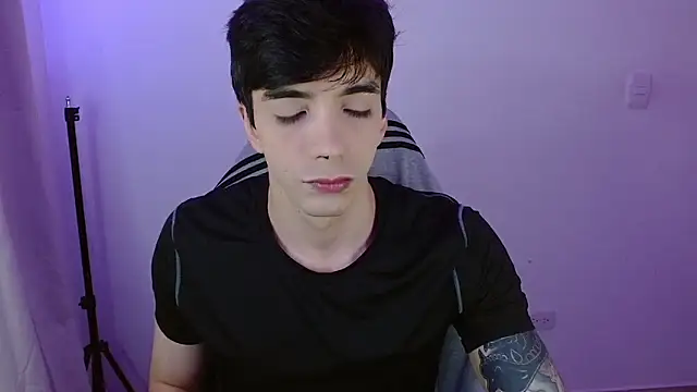 H3ll B0I online show from March 30, 10:11 pm