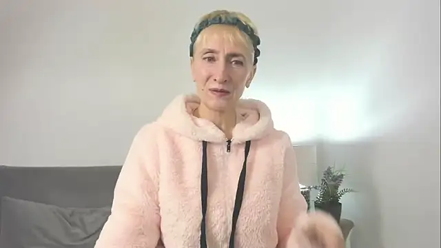 Snapshot of MargaretMilf69 chatting on October 27, 4:11 pm MargaretMilf69 online show from October 27, 4:11 pm