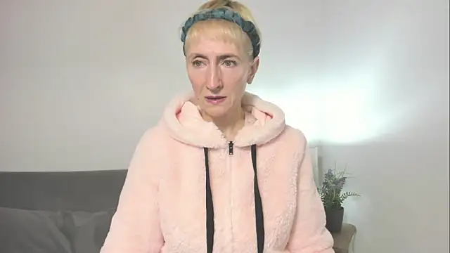 Snapshot of MargaretMilf69 chatting on October 28, 3:58 pm MargaretMilf69 online show from October 28, 3:58 pm