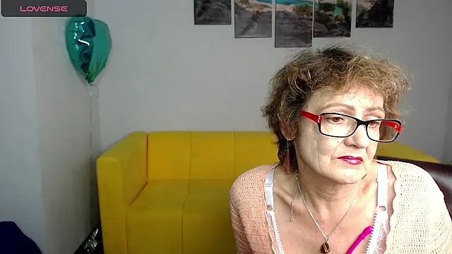 SexyGrandma  online show from March 3, 9:05 pm