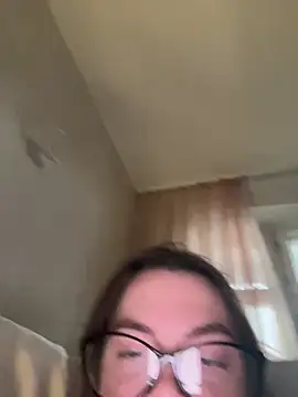 DearAlise online show from December 19, 11:28 am